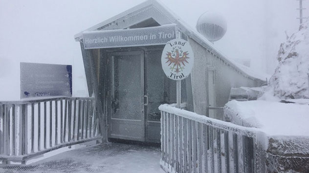 Auch auf der Zugspitze wird es weiß. 