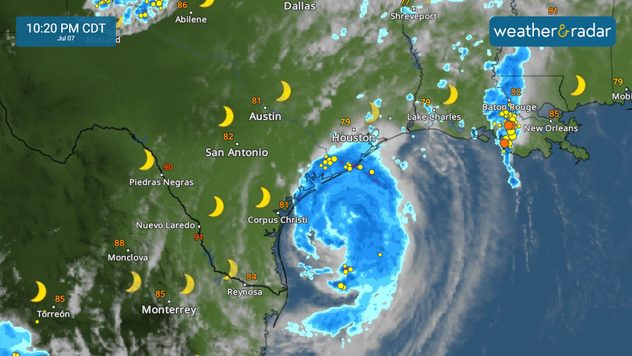 Beryl inches closer to Texas, still expected to reach hurricane status before making landfall early Monday.