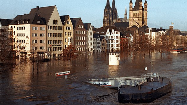 Kölner Altstadt überflutet 