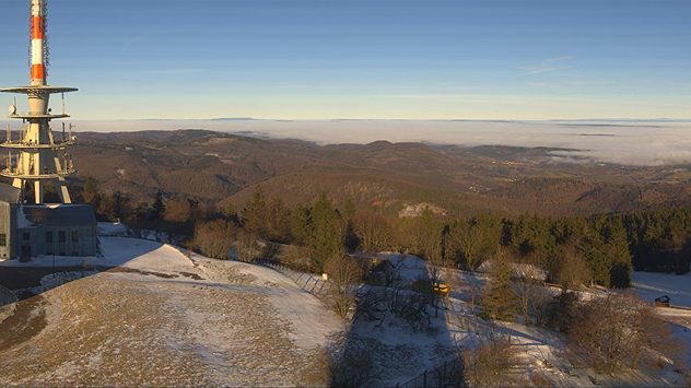 Vom Inselsberg am Rennsteig bietet sich ein Blick auf das Nebelmeer des Thüringer Beckens. 