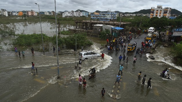 Heavy Rain and Flooding : Tamil Nadu Faces Dual Disaster – Weather News