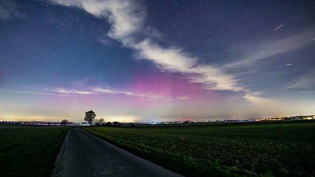 Rote Beamer über Ense