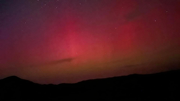 rötliches Schimmern des Polarlichts über Norderney