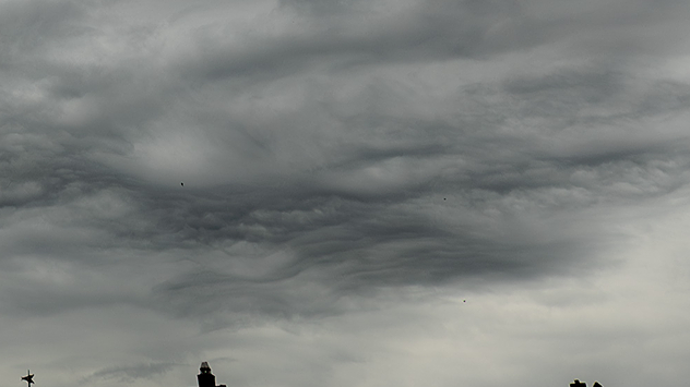 In Kirchhain, eine Stadt im mittelhessischen Landkreis Marburg-Biedenkopf, ist der Himmel besonders düster.