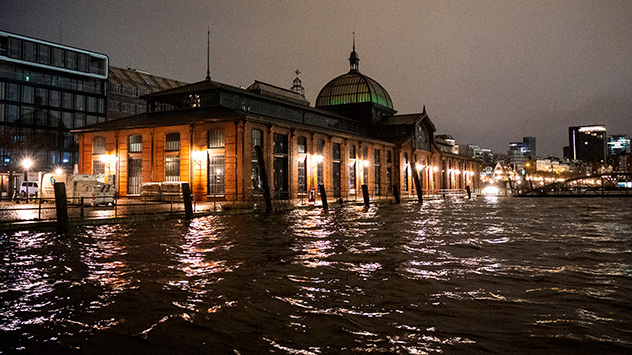 Hochwasser an der Hamburger Fischaktionshalle