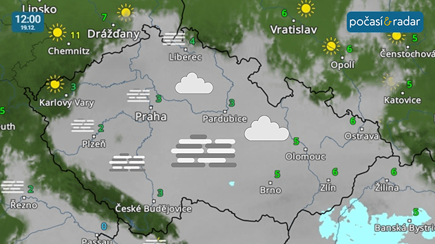 Meteoradar, screenshot, 19. 12. 12:00: V pátek by se měl neústupný příkrov mlh a nízké oblačnosti vrátit na většinu našeho území. Slunečno bude panovat jen ve vysoko položených horských oblastech a místy ve specifických lokalitách v závětří hor (Frýdlantsko, Osoblažsko, Jesenicko…).