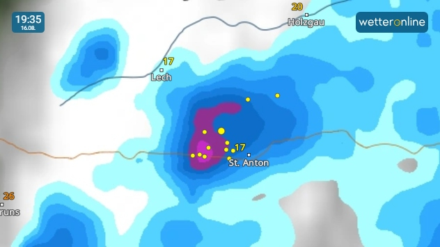 Ein heftiges Gewitter ist am Freitag über St. Anton am Arlberg gezogen.