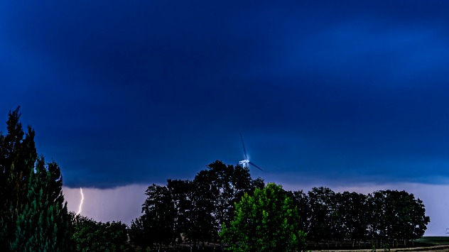 Blitz am Abendhimmel - © Heinz-D. Fleck Blitz am Abendhimmel