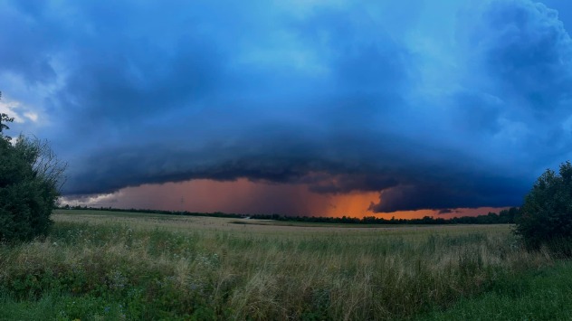 Böenfront Wolfenbüttel - © Celina Steffen Gewitter mit Böenfront im Abendlicht