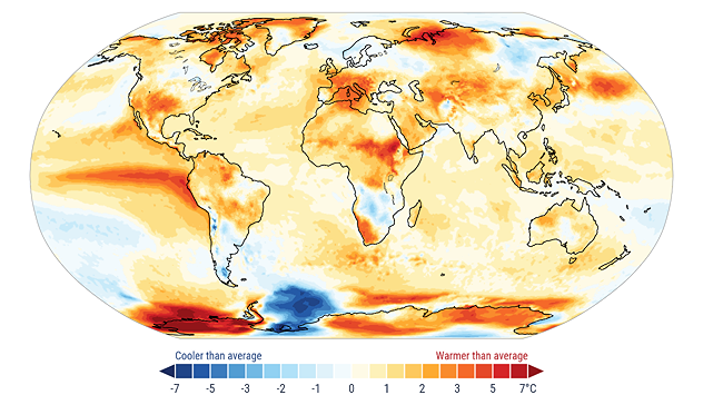 Globálna mapa teplotných odchýlok od priemeru, kde oranžové až červené odtiene znázorňujú teplejšie oblasti a modré odtiene chladnejšie oblasti.