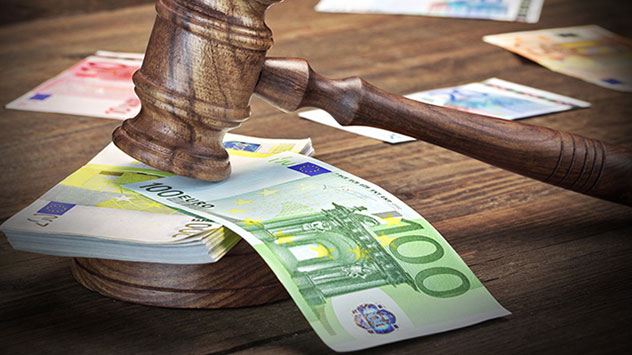 Haben Sie viel Laub im Garten und die Kapazität ihrer Biotonne reicht nicht aus? Laden Sie auf keinen Fall das Laub im Wald ab. 