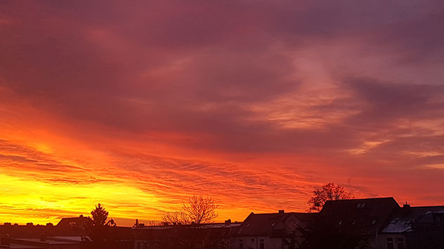 Intensiver Sonnenaufgang über Köthen in Rot