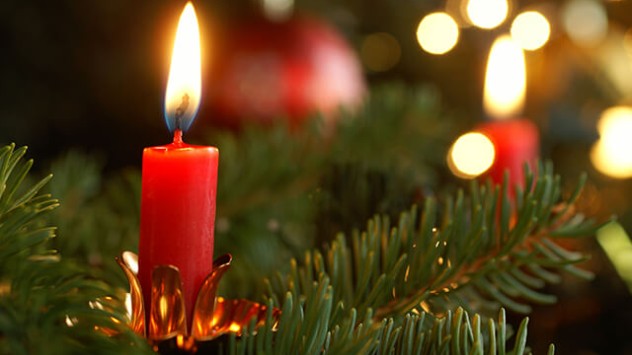 Kerzen am Weihnachtsbaum