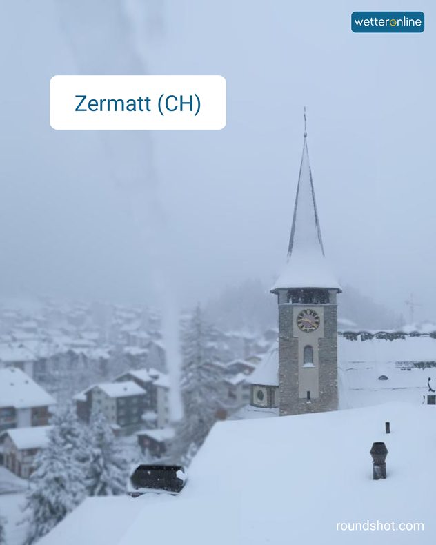Das Webcambild zeigt das Zentrum von Zermatt bei Winterwetter.