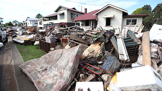 In der Stadt South Lismore, an der Ostküste Australiens, stapelt sich der Müll auf den Straße