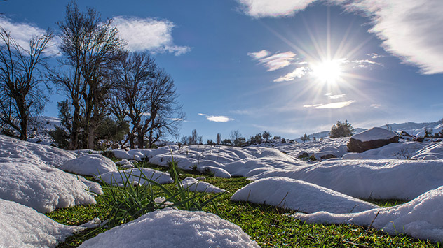 Mit zunehmendem Sonnenstand geht es dem letzten Schnee immer mehr an den Kragen.  