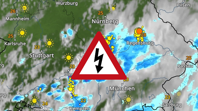 Wetterkarte von BAyern mit Regen, Gewittern und einem Warnsymbol.