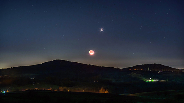 Am Wochenende haben sich Mond und Venus ein Stelldichein am Abendhimmel gegeben. So präsentierte sich das Himmelsschauspiel am Samstagabend.