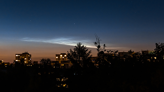 Leuchtende Nachtwolken