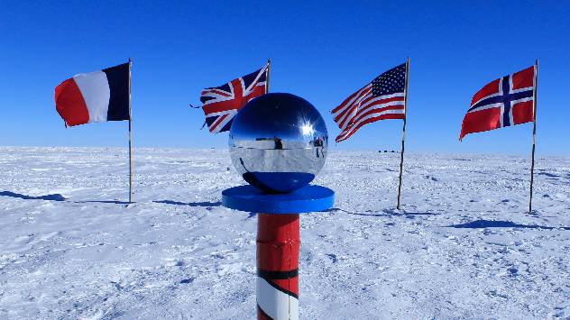 Der Südpol am Polartag bei Sonnenschein