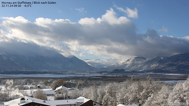 © foto-webcam.eu Dick verschneit präsentiert sich auch das oberbayerische  Murnau nahe Garmisch-Partenkirchen.