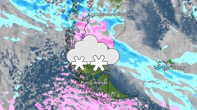 Meteorologická mapa ukazuje sněžení nad Patagonií s hustou oblačností a zimním počasím v okolí Punta Arenas.
