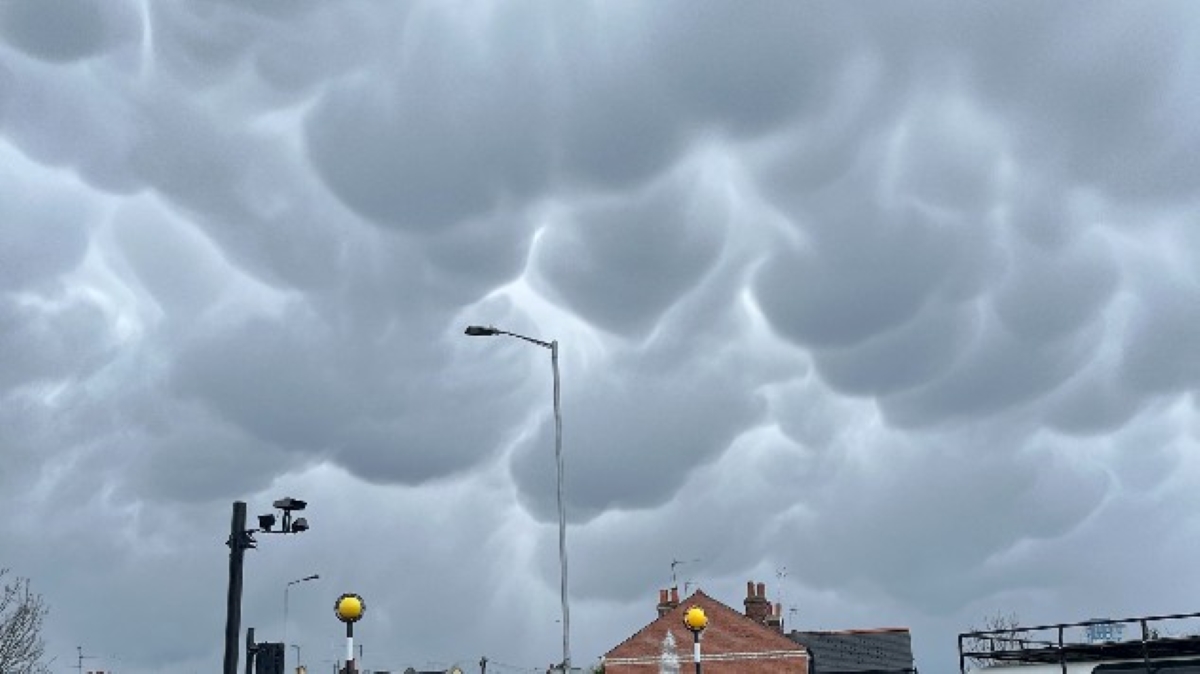 What are they?: Mammatus clouds spotted in Reading – Weather News