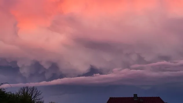 Wunderschönes Wolkenschauspiel im Abendrot