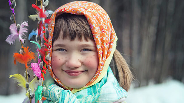 Ähnlich wie zu Halloween ziehen am Gründonnerstag in Schweden Kinder als 