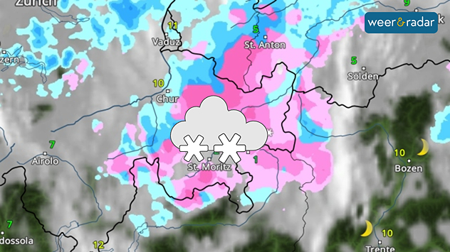 De WeerRadar toont sneeuw aan de zuidkant van de Alpen. 