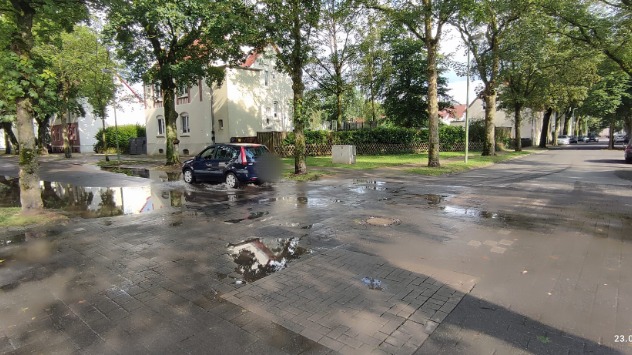 Gropße Pfützen auf den Straßen