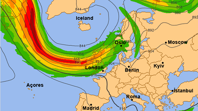 Wetterkarte Europas mit starkem Jetstream-Band vom Atlantik über Großbritannien Richtung Skandinavien.