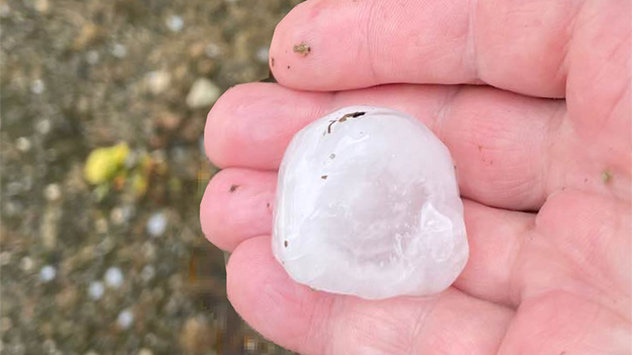 In Zwiefalten, ebenfalls bei Reutlingen, gibt es außerdem Hagel. 