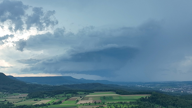 Noch etwas heftiger treffen die Gewitter den Landkreis Reutlingen. 