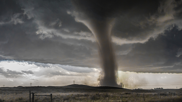 Snažan tornado