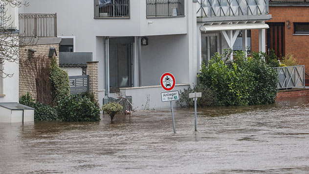 Hochwasser bedroht in Verden Gebäude