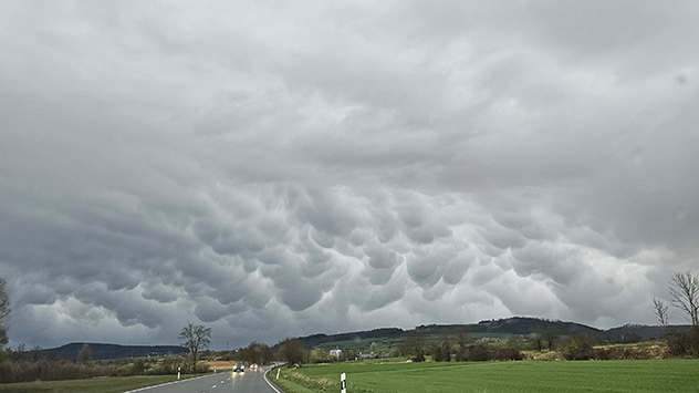 © Adam Schnickmann Mammatus-Wolken über Homburh