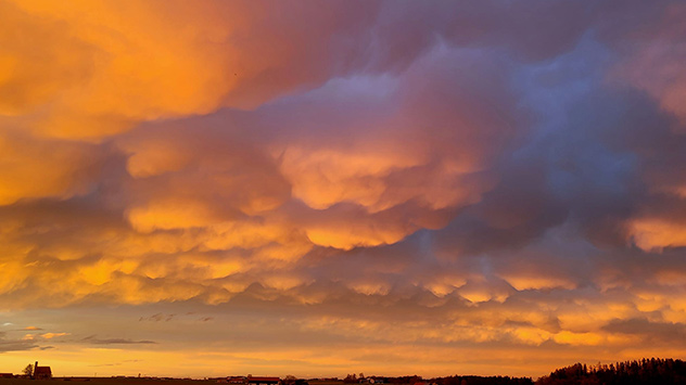 © Silvia Schier via WetterMelder Deutschland Mammatus-Wolken über Chiemgau im Abendlicht