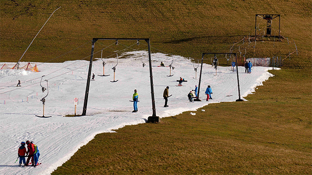 Schneemangel am Skilift
