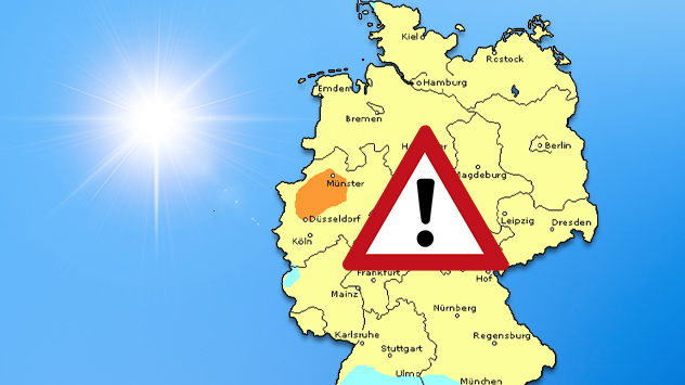 Deutschlandkarte mit Sonnensymbol und farblich hervorgehobener Ozonwarnstufe in NRW, besonders rund um Münster. Rotes Warndreieck mit Ausrufezeichen in der Mitte.