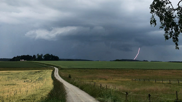 Hagelmassen und Überflutungen