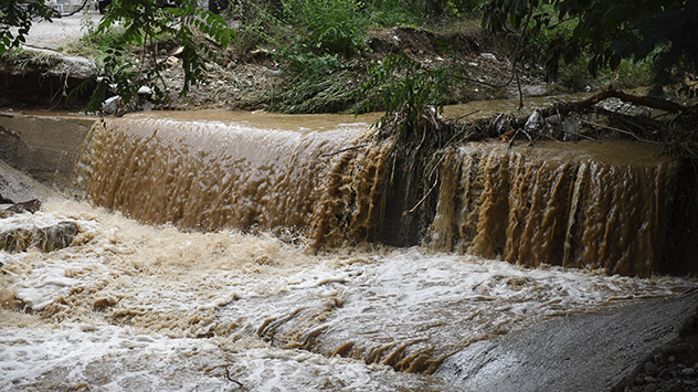 © dpa Überschwemmtes Bachbett