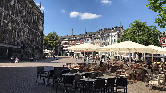 © Alper Ouzeir Straßencafé