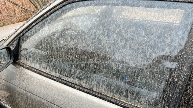 Zur Monatsmitte erreicht uns eine mächtige Staubwolke aus der Sahara und hinterlässt Spuren. 