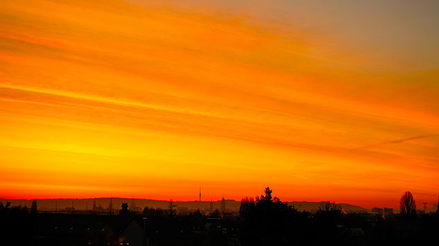 © Frank Fritsche Knallige Farben am Morgenhimmel über Dresden