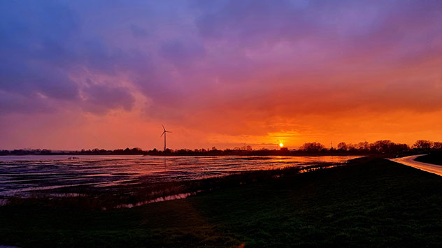 © Gunnar Hollborn via WetterMelder Deutschland Farbenfroher Sonnenuntergang in Bremen