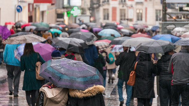 El paraguas será más que necesario a corto plazo en España.
