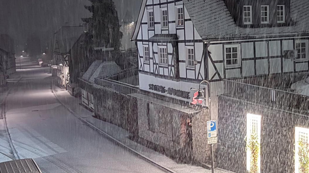 In Fredeburg im Sauerland war es am Montagfrüh auf rund 450 Meter Höhe winterlich