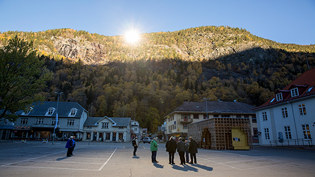 Direktes Sonnenlicht gibt es im Winterhalbjahr in dem norwegischen Ort Rjukan nicht.
