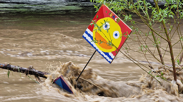 Vor allem in Balingen im Zollernalbkreis hinterlässt ein Unwetter Chaos. Wassermassen fluten Straßen und Häuser. 